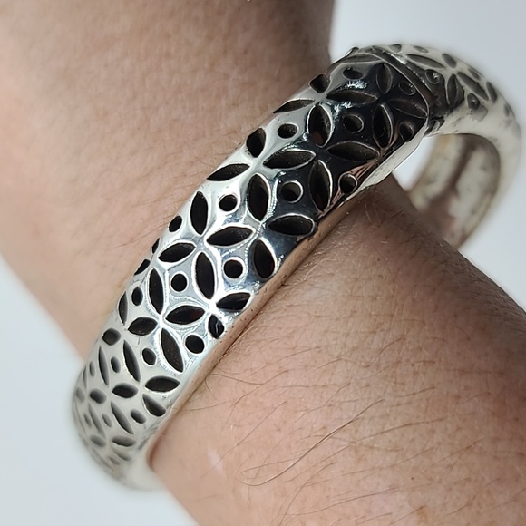 Brighton "GEO TWIRL" Hinged Wavy Silver Bangle w Cut-Out Patterned Detail! - Picture 10 of 12
